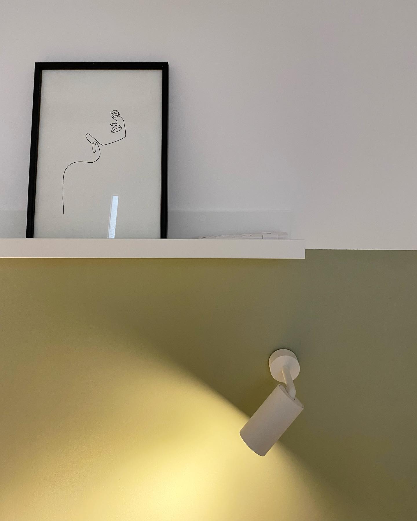 Detalle de luz y materiales en proyecto residencial